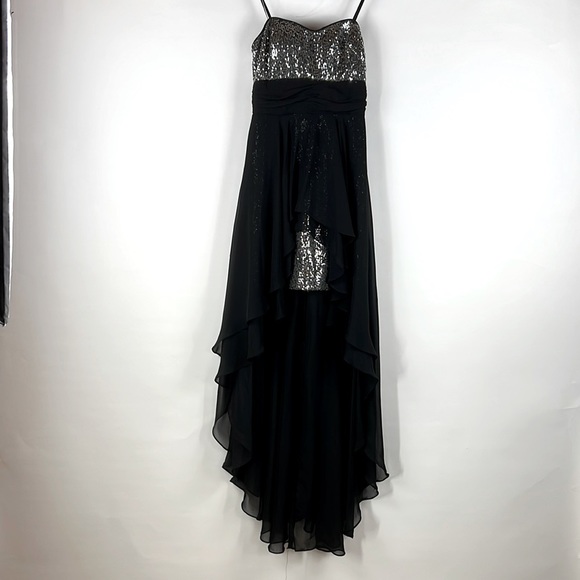 Adrianna Papell Dresses & Skirts - Haily Logan party dress by Adrianna . Beautiful black color size 3/4